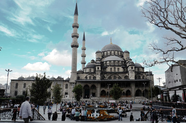 Fototapeta na wymiar Yeni Cami, Eminönü, Istanbul