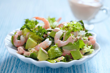 Salad with shrimp and avocado