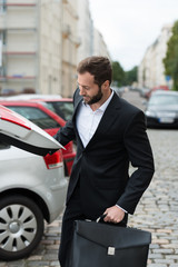 geschäftsmann auf dem weg zur arbeit