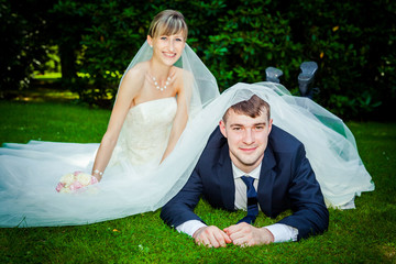 Happy young wedding couple on picnic