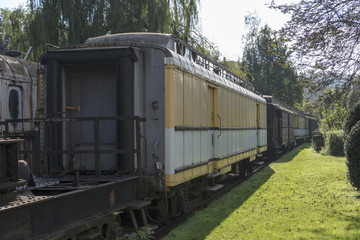 Fototapeta na wymiar old trains at trainstation hombourg