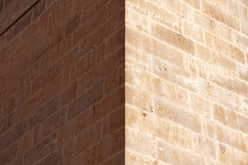 coins de murs en pierre