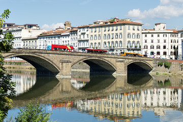 Obraz premium Houses and river Arno Florence