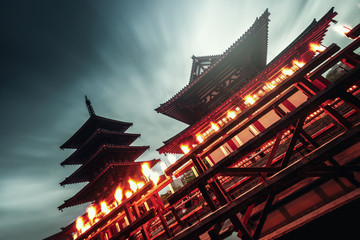 Fototapeta na wymiar temple traditionnel japonais