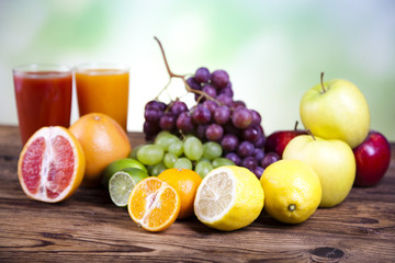 Obraz na płótnie Canvas Fruits, vegetables, fruit juices, vegetable juices, healthy food
