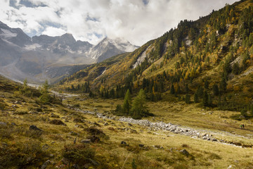 fantastische herbstliche Bergkulisse