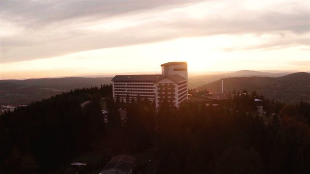 Suhl Ringberg Hotel im Sonnenuntergang Luftbild