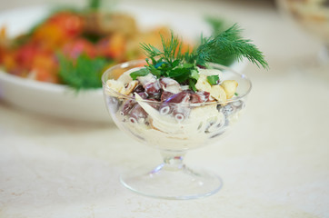 salad with sweet peppers, chicken, onion, and dill