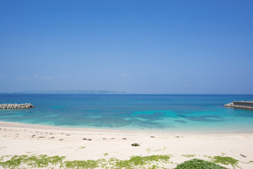Fototapeta na wymiar 沖縄のビーチ・久高島
