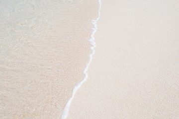 沖縄の海・砂浜の波