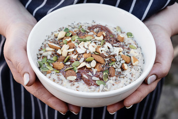 superfood porridge with nuts