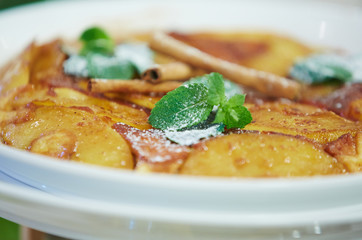 apple pie with mint and cinnamon