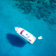 amazing view to boat, clear water - caribbean paradise
