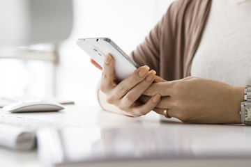 Hands of married women who have a communication terminal