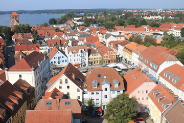 Fototapeta premium Blick vom Marienkirchturm zum Warener Marktplatz