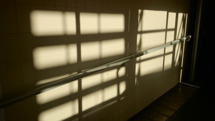 Barandilla con luces y sombras