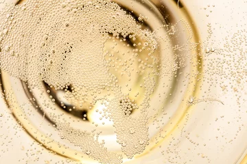 Fototapeten Nahaufnahme von Champagner im Glas © unpict