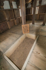 Fototapeta na wymiar 備中松山城の天守の中にある囲炉裏