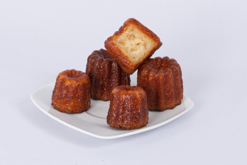 plat de cannelé des gâteau spécialité de Bordeaux en France