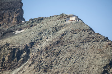 Hörnlihütte am Fuss des Matterhorns, bei Zermatt, Wallis, Schweiz