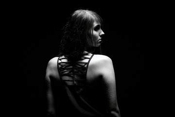 Naklejka premium Woman in the dark