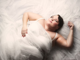 Naklejka premium Woman and white tulle fabric