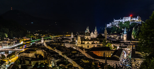 Panorama Stadt Salzburg bei Nacht