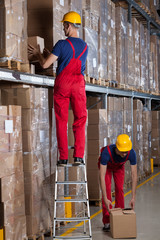 Working workers in a factory © Photographee.eu