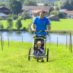 Jogger mit Kinderwagen