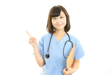 発表する女医