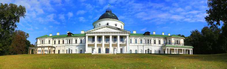 Fototapeta na wymiar palace of 19 centuries.
