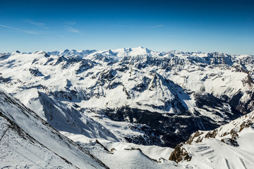 Fototapeta na wymiar Beautiful view from Kitzsteinhorn peak in Alps