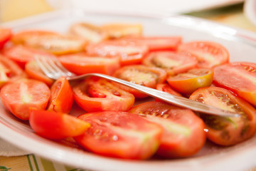 pomodori tagliati a metà