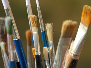 brushes used by a painter in painting workshop