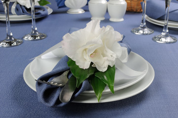 Napkin decorated with flower