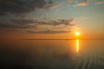 Naklejka premium sunset at sea.