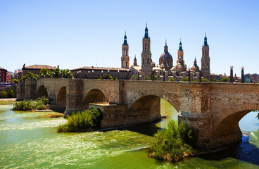 Obraz premium View of Zaragoza in sunny day