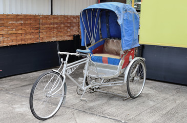 Fototapeta na wymiar Old bike and tricycle