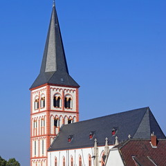 Obraz premium St. Servatiuskirche in SIEGBURG ( bei Bonn )