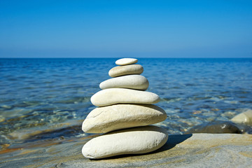 Fototapeta na wymiar Pyramid of stones zen balance in sea shore