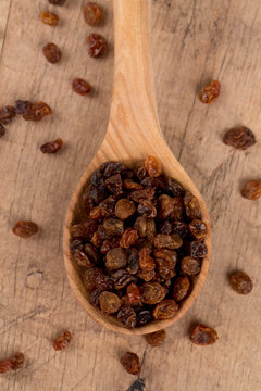 raisins in a spoon