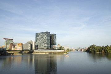 Fototapeta na wymiar Gebäude im Medienhafen Düsseldorf, NRW, Deutschland