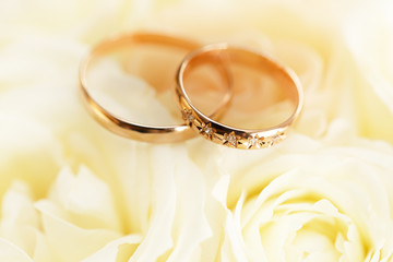 Gold wedding rings on a bouquet of flowers for the bride