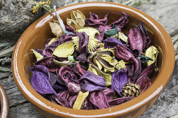 Plate with dry leaves