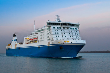 4961 Ro Ro-Schiff in Travemünde