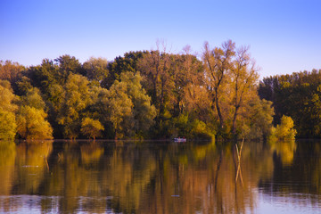 Fototapeta na wymiar River bank in autumn