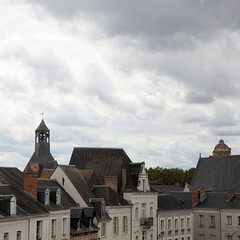 Fototapeta na wymiar Tour de l'horloge et toits de la ville - Amboise.