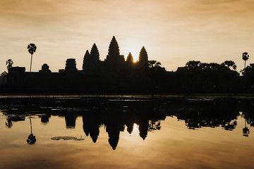 Fototapeta na wymiar Angkor Wat Sunrise