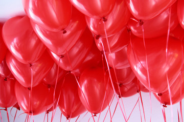 rote Herzballons