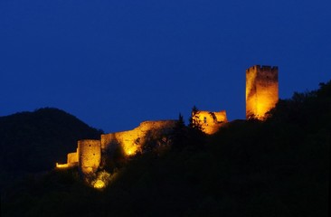 Fototapeta premium Spitz Ruine Hinterhaus Nacht 01